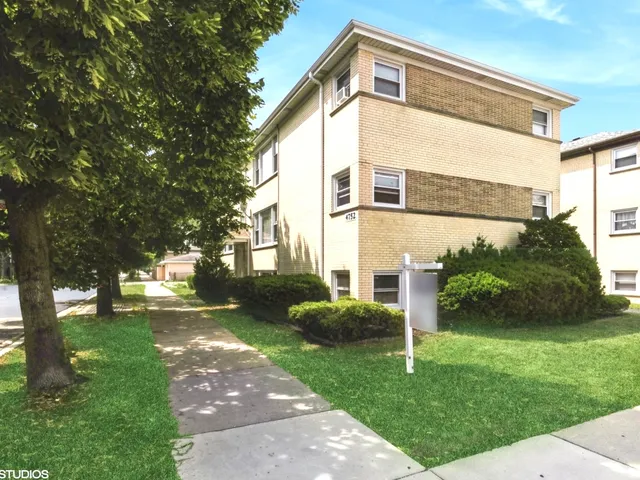 $1,699 | 4752 North Menard Avenue, Unit 3S, Chicago, IL 60630