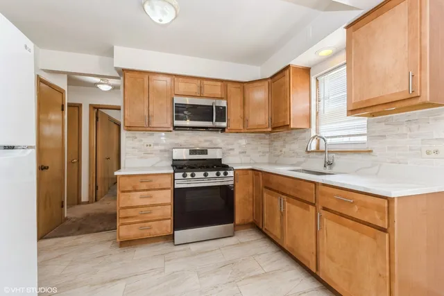 $1,699 | 4752 North Menard Avenue, Unit 3S, Chicago, IL 60630