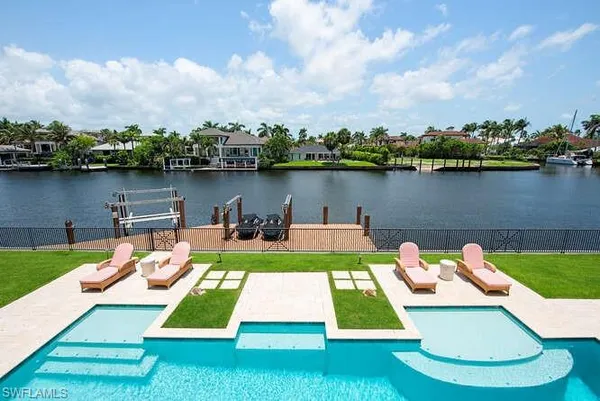 $14,995,000 | 2001 4th Street South, Naples, FL 34102