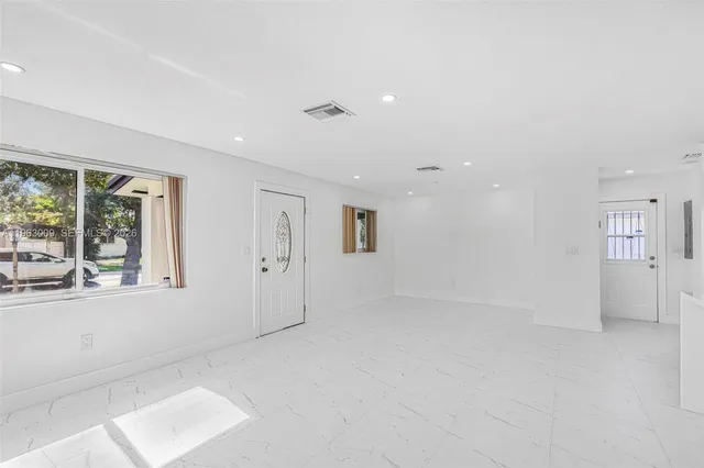 $5,500 | 2901 Southwest 92nd Avenue, Miami, FL 33165