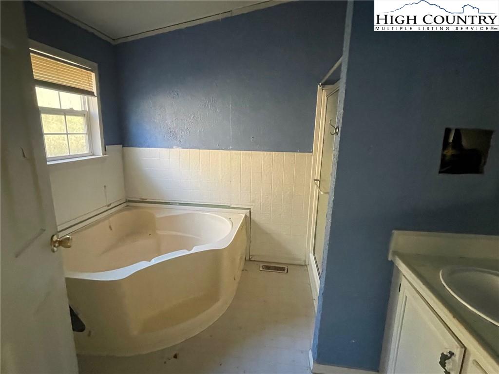 2428 Smithey Road Crumpler, NC 28617 - Photo 6 of 13 Gallery Image 6