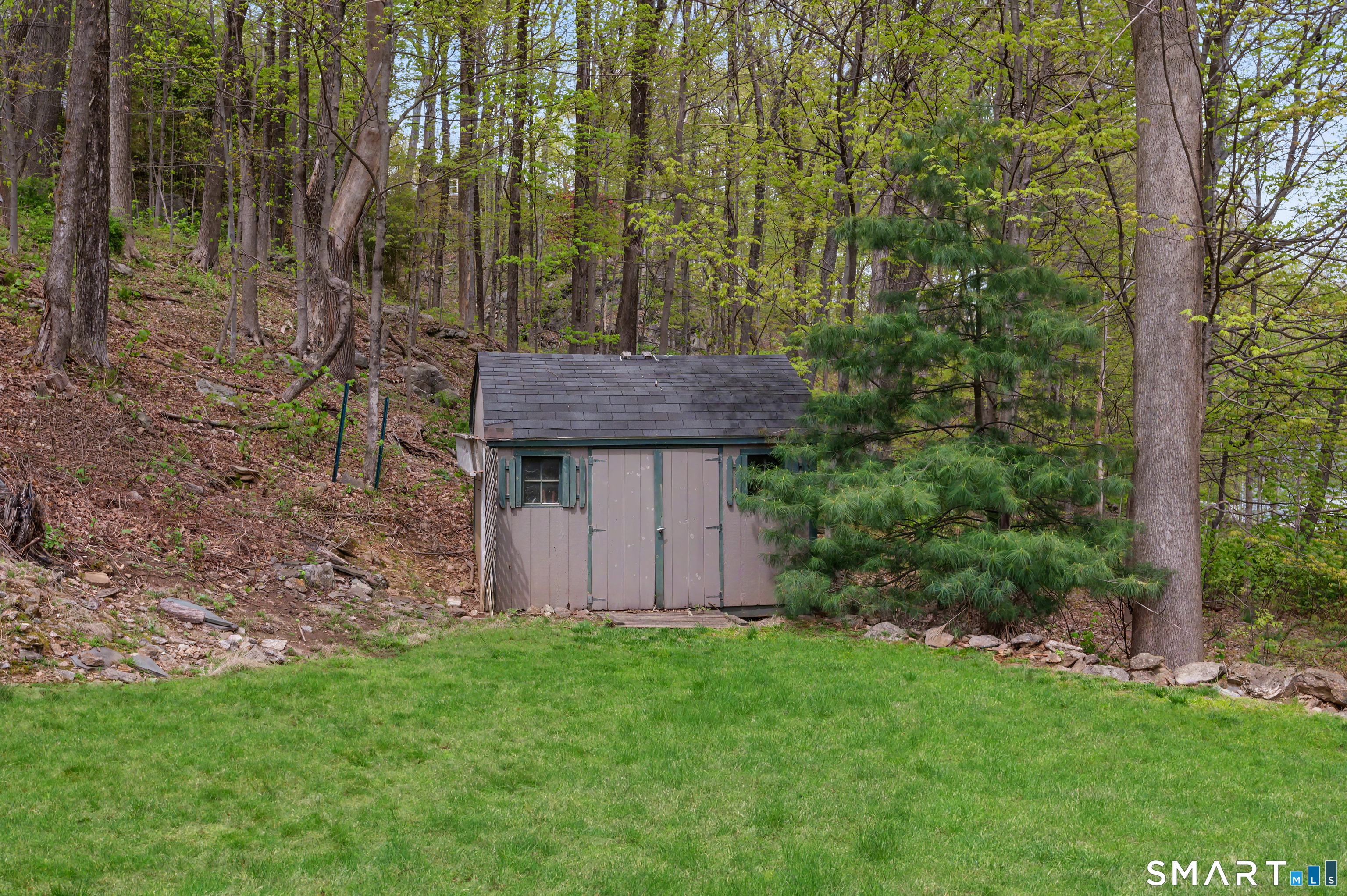 16 Twixt Hills Road Ridgefield, CT 06877 - Photo 24 of 25 a view of a back yard