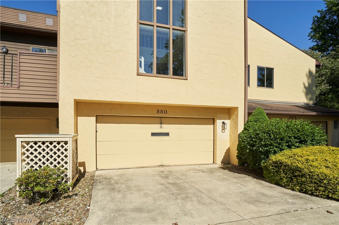 880 Hampton Ridge Drive Akron, OH 44313 - Photo 1 of 29