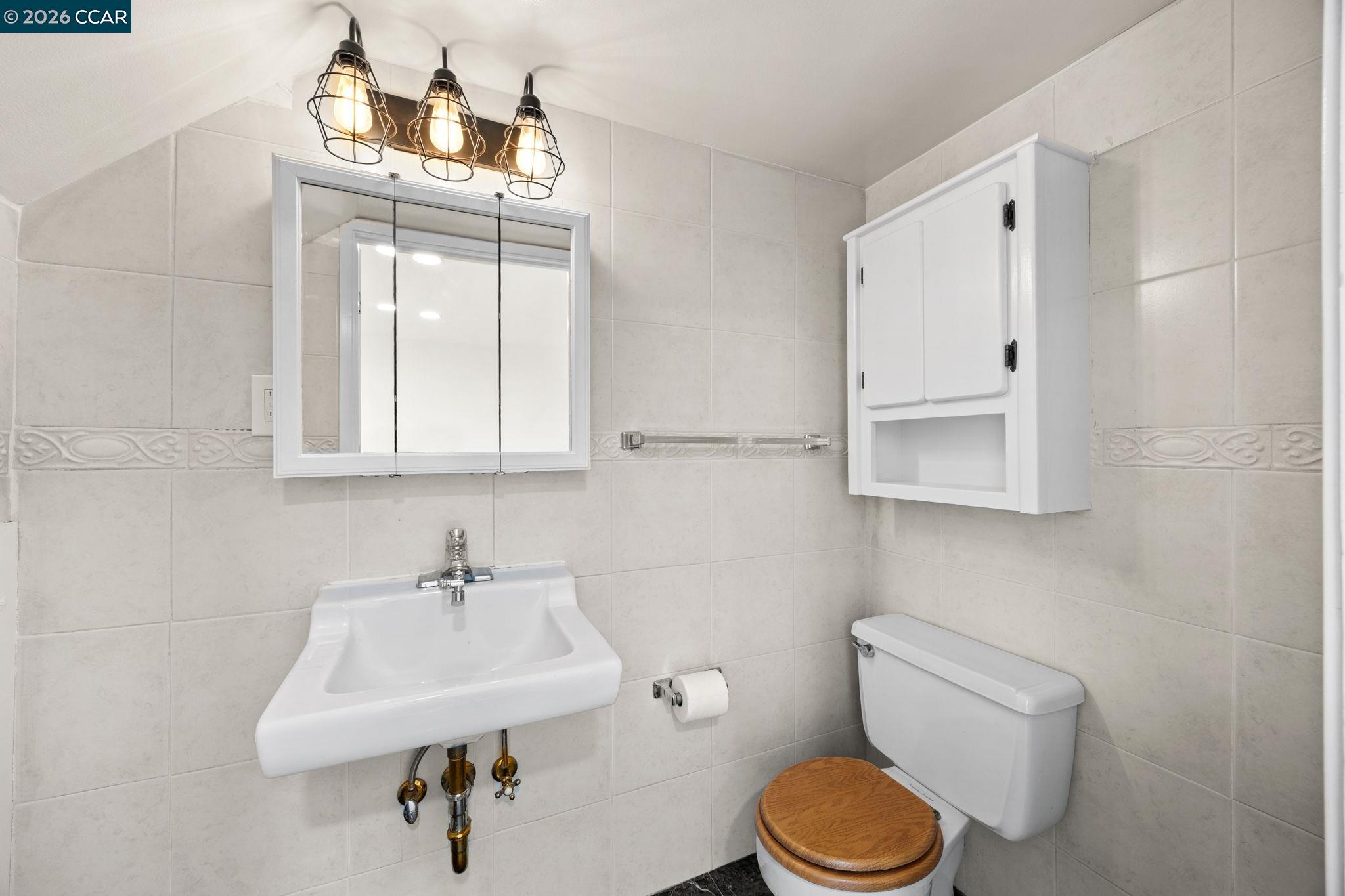 36 Miramonte Drive Moraga, CA 94556 - Photo 21 of 29 a bathroom with a toilet sink and mirror