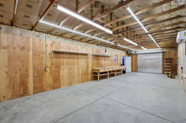 a picture of a room with a floor plan