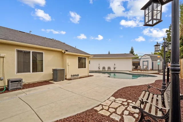 $699,900 | 5887 North Bonta Avenue, Fresno, CA 93723