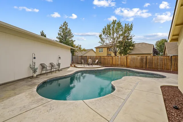 $699,900 | 5887 North Bonta Avenue, Fresno, CA 93723