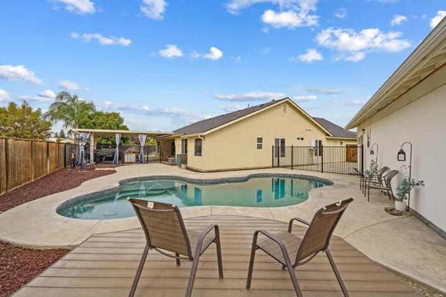 $699,900 | 5887 North Bonta Avenue, Fresno, CA 93723