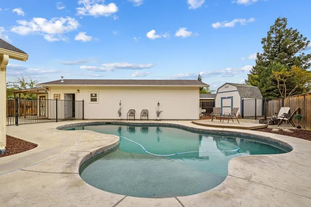 $699,900 | 5887 North Bonta Avenue, Fresno, CA 93723