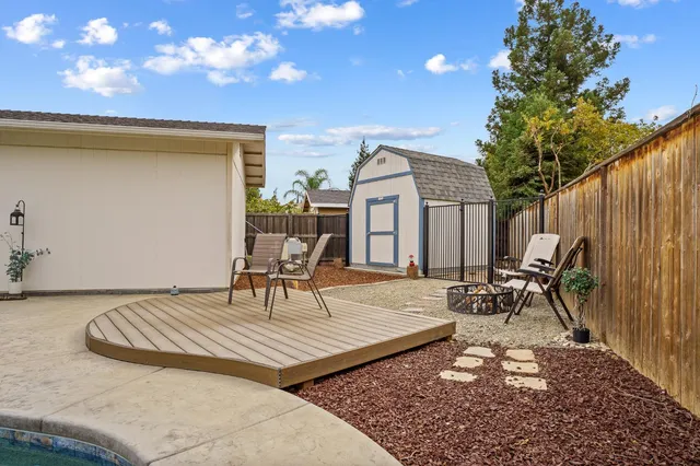 $699,900 | 5887 North Bonta Avenue, Fresno, CA 93723