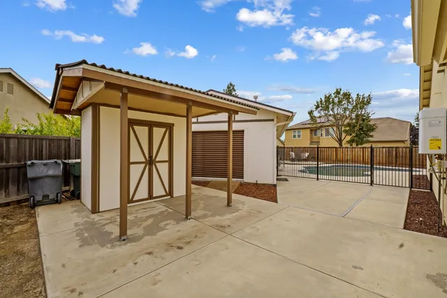 $699,900 | 5887 North Bonta Avenue, Fresno, CA 93723