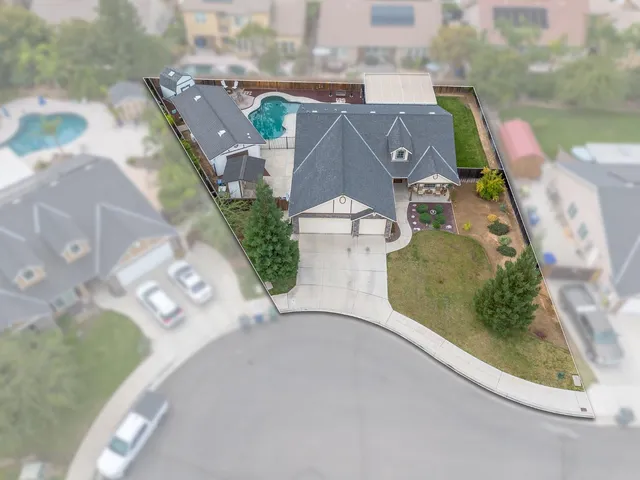 $699,900 | 5887 North Bonta Avenue, Fresno, CA 93723