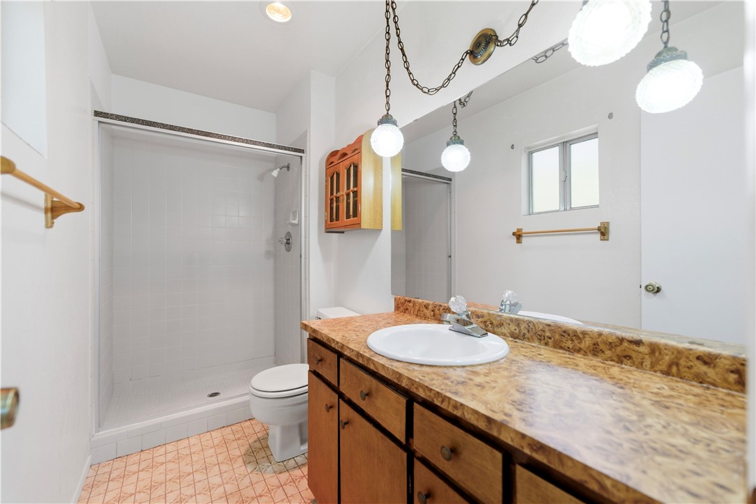 590 Ridgecrest Drive Kingman, AZ 86409 - Photo 21 of 33 a bathroom with a sink granite counter a toilet and a mirror