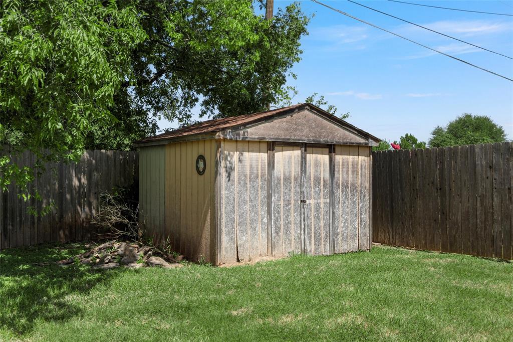 116 Boleman Drive Hewitt, TX 76643 - Photo 33 of 38 View of shed featuring a fenced backyard