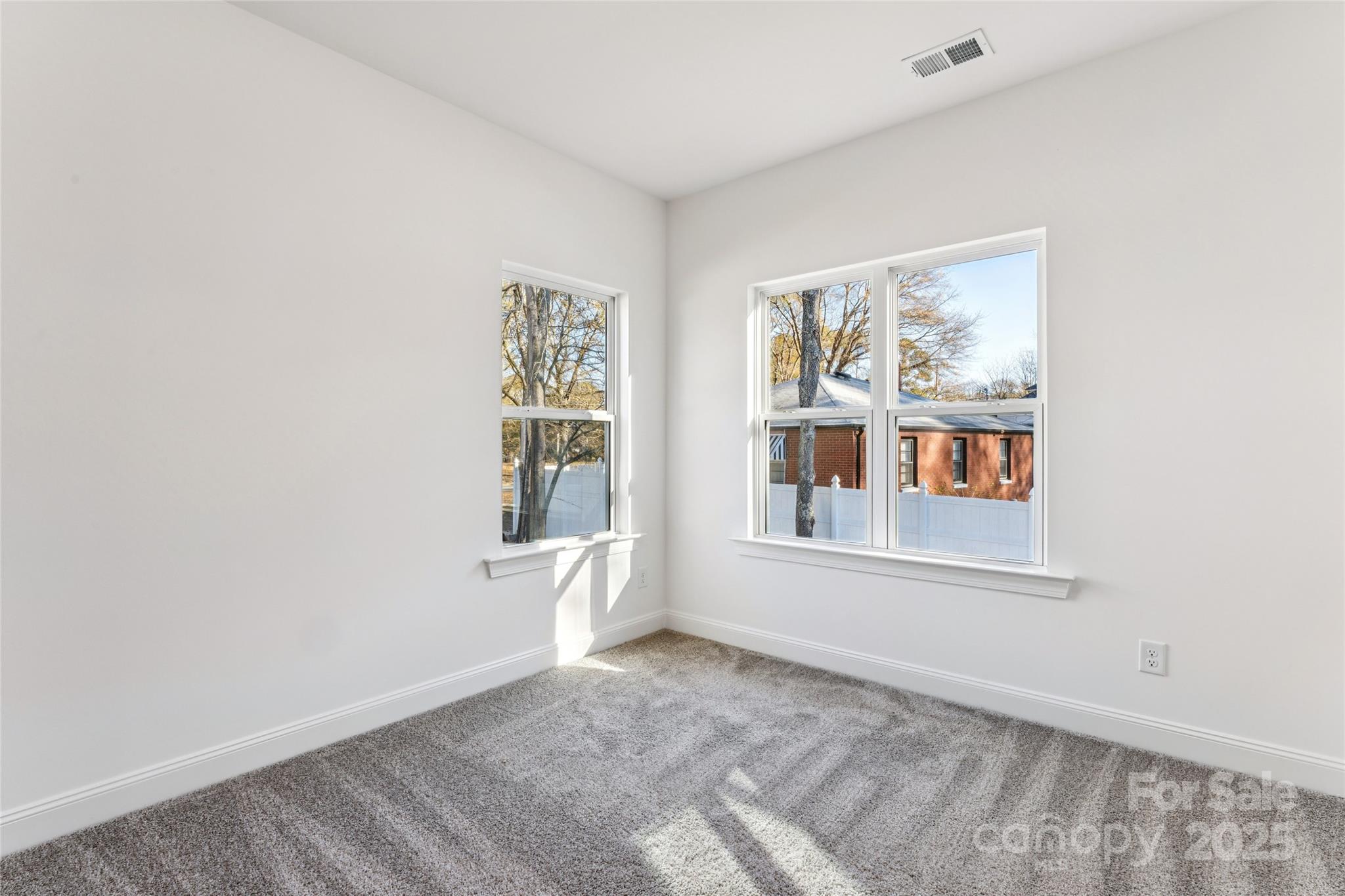 400 South Spargo Street Dallas, NC 28034 - Photo 20 of 26 an empty room with windows
