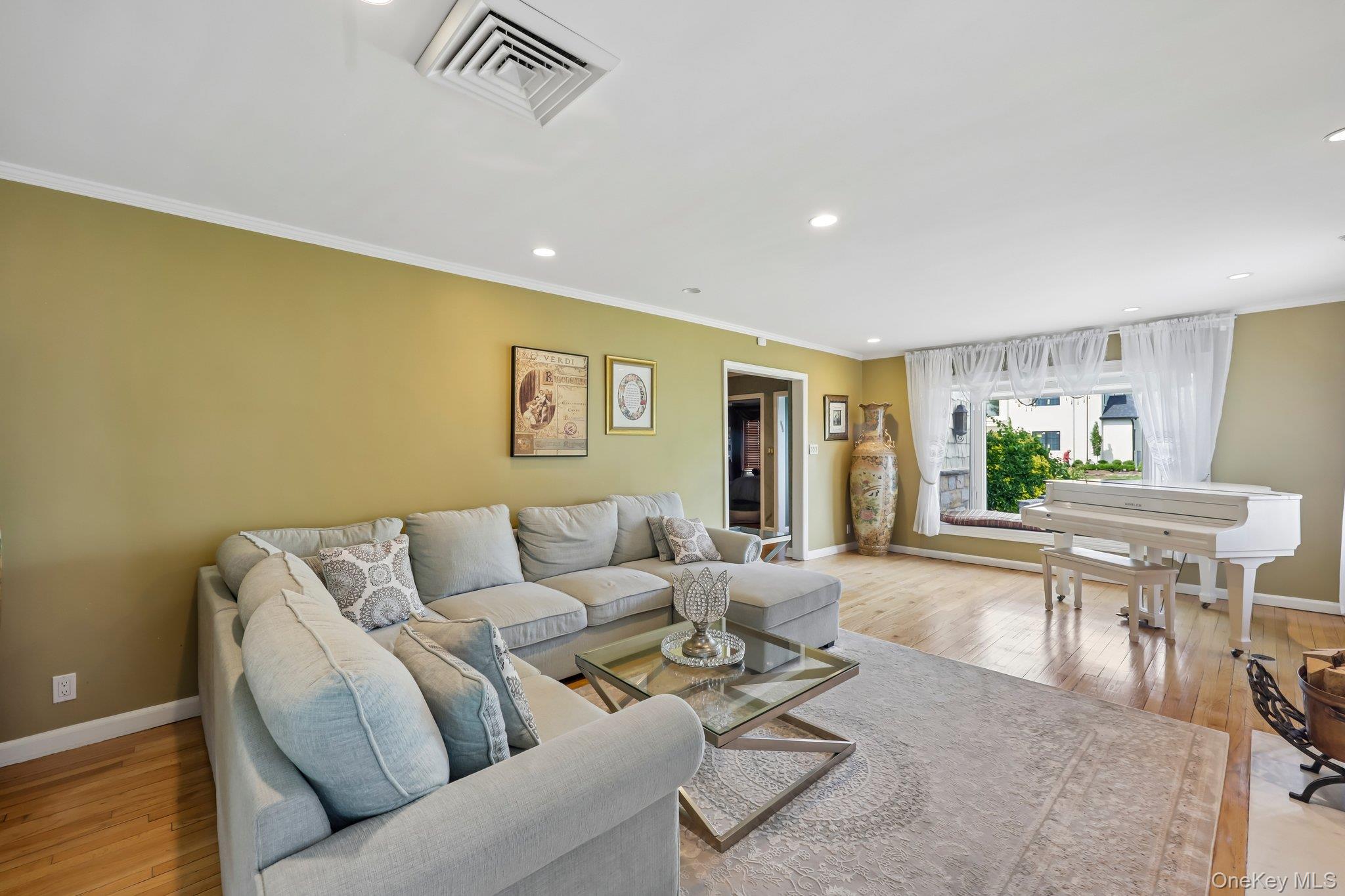 1304 Harbor Road Hewlett Harbor, NY 11557 - Photo 6 of 42