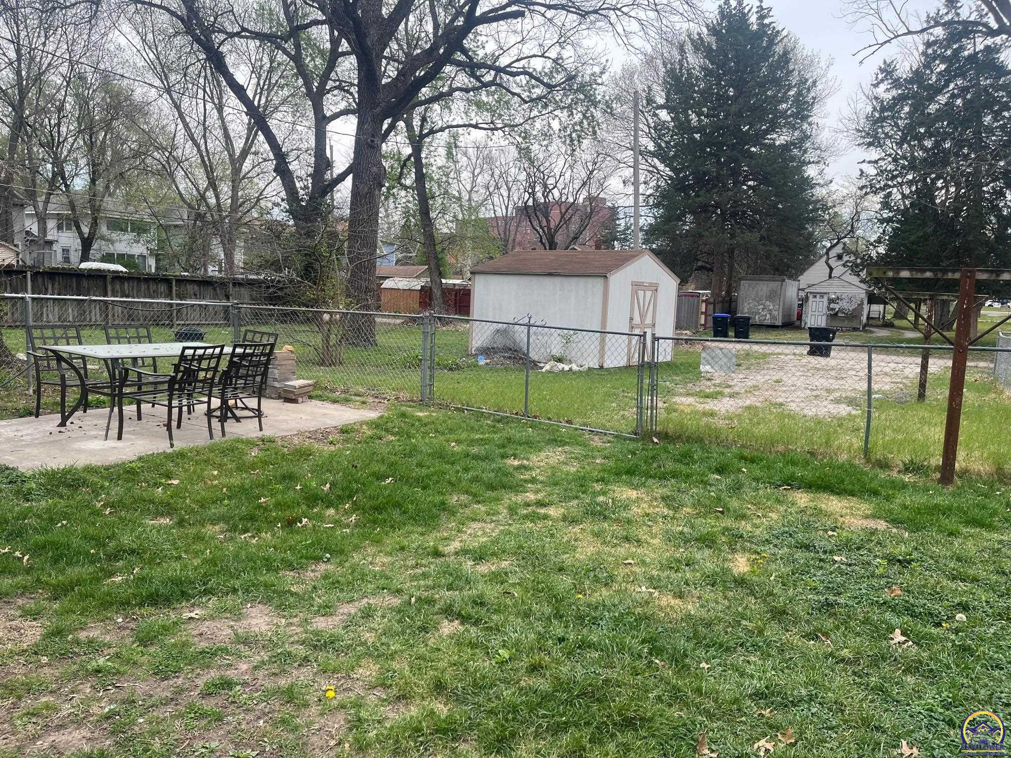 1819 Southwest Cherokee Street Topeka, KS 66606 - Photo 4 of 12