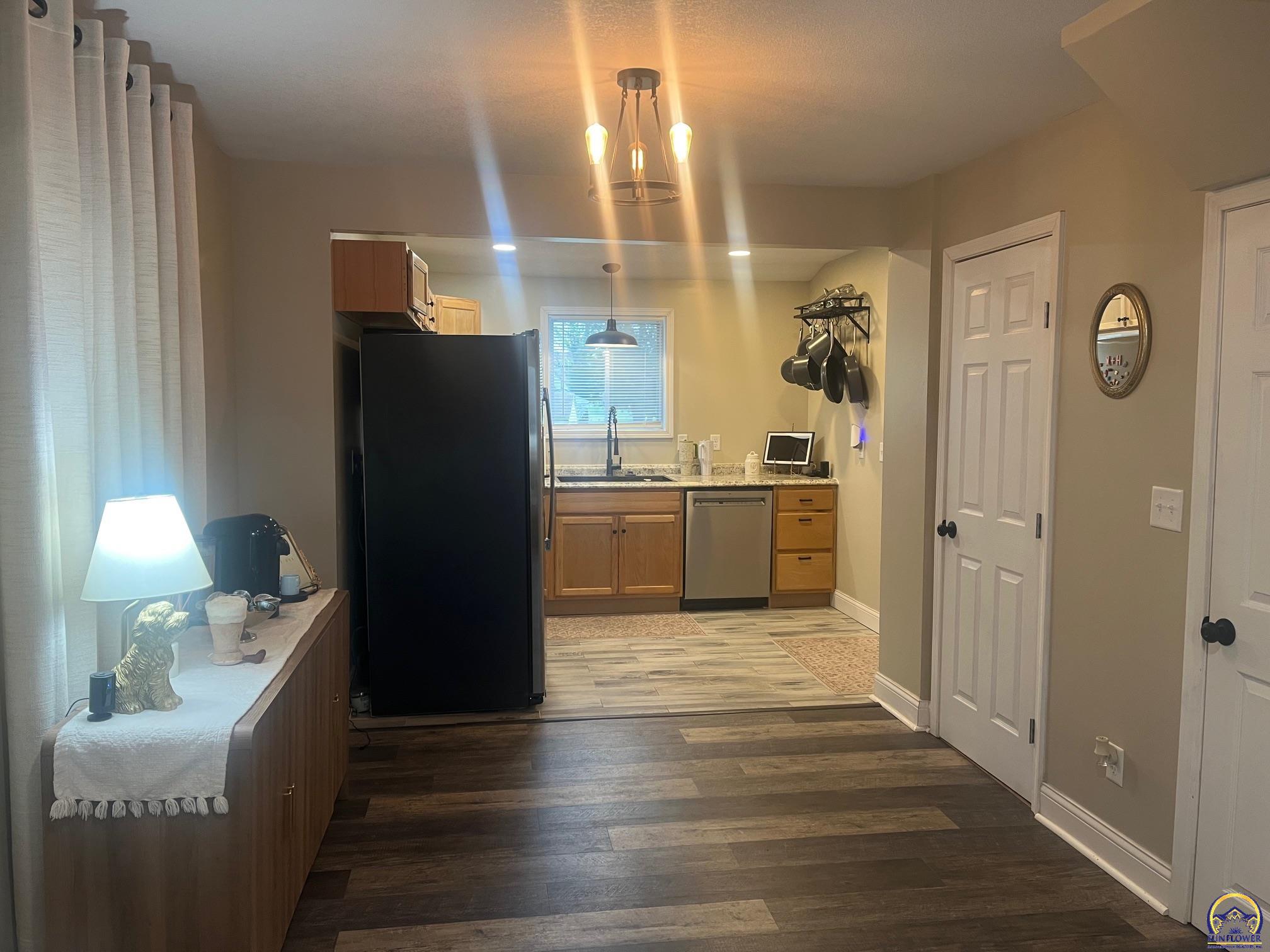 1819 Southwest Cherokee Street Topeka, KS 66606 - Photo 6 of 12