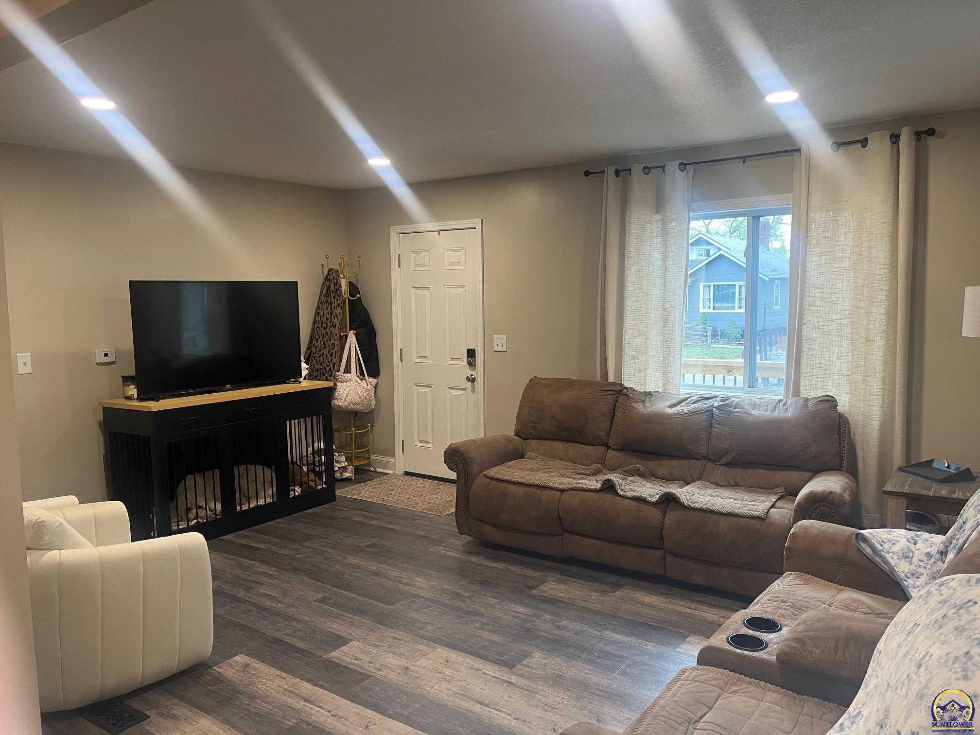 1819 Southwest Cherokee Street Topeka, KS 66606 - Photo 7 of 12