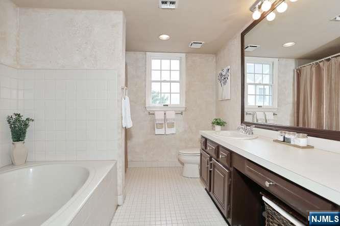 101 Quartz Lane Paterson, NJ 07501 - Photo 16 of 28