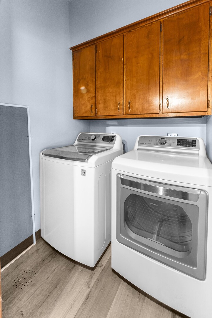 305 North Henderson Road Alexis, IL 61412 - Photo 20 of 31 a utility room with washer and dryer