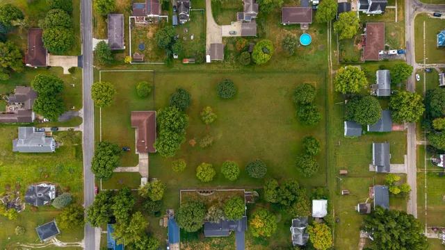 $325,000 | 305 North Henderson Road, Alexis, IL 61412