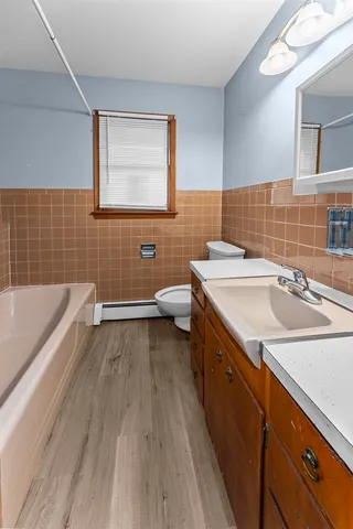 $325,000 | 305 North Henderson Road, Alexis, IL 61412