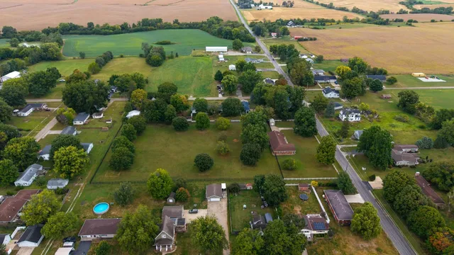 $325,000 | 305 North Henderson Road, Alexis, IL 61412