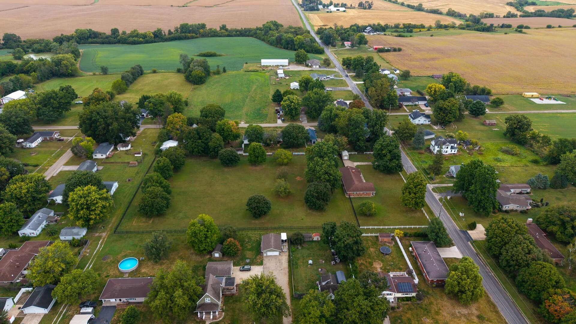 305 North Henderson Road Alexis, IL 61412 - Photo 5 of 31 an aerial view of lake houses with outdoor space