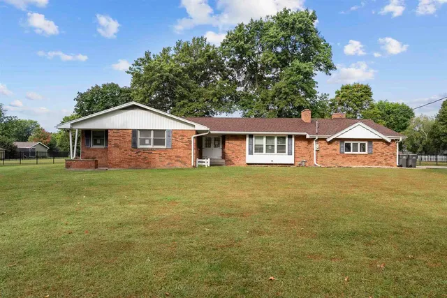 $325,000 | 305 North Henderson Road, Alexis, IL 61412