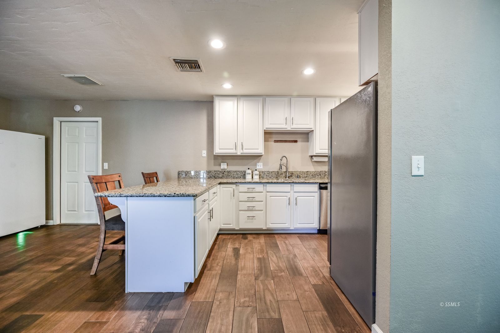 229 South Broadway Street Ridgecrest, CA 93555 - Photo 15 of 40