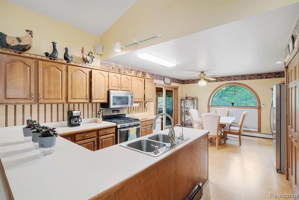 2914 North Lapeer Road Lapeer, MI 48446 - Photo 24 of 44