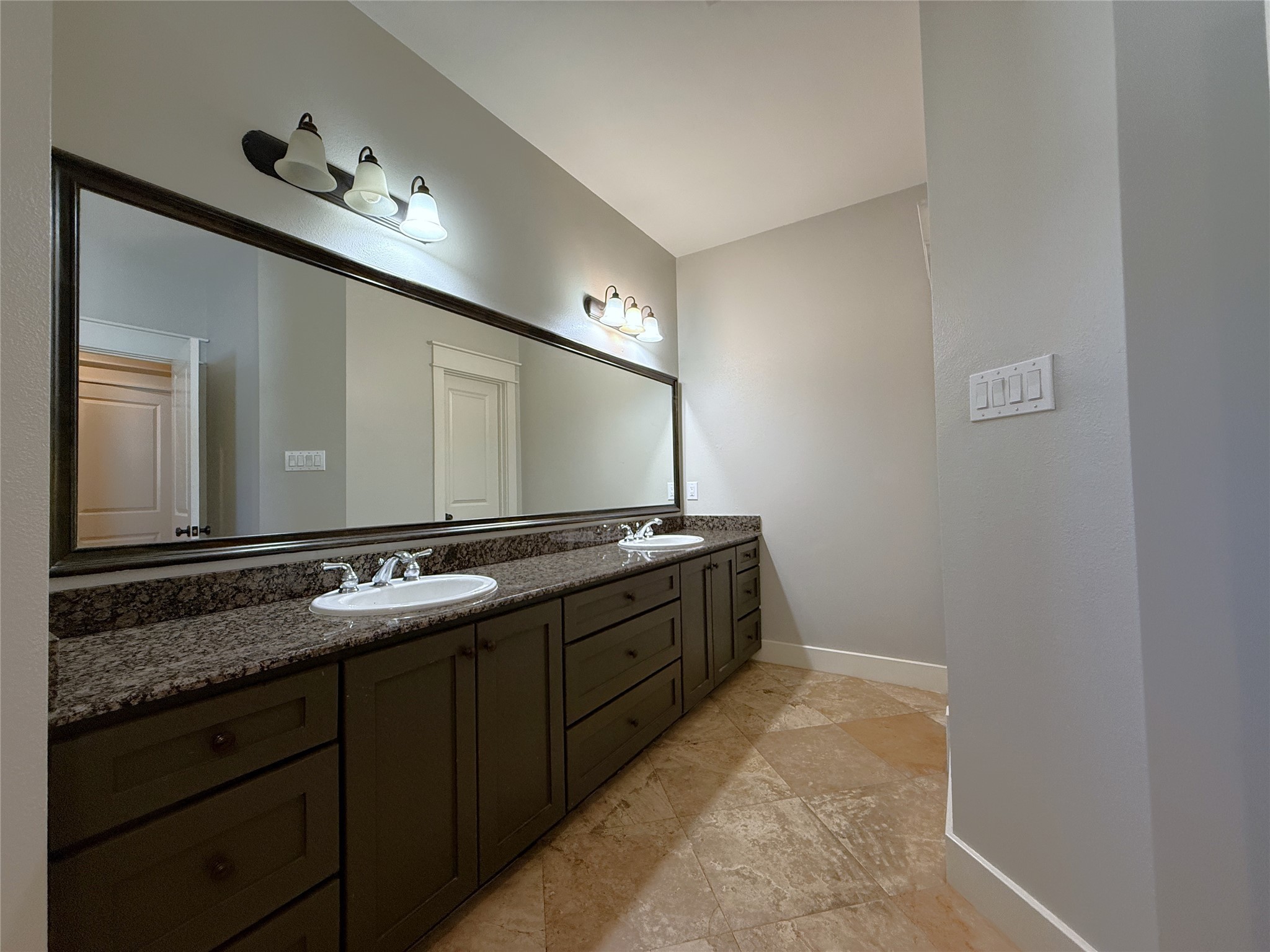 5237 Center Street Houston, TX 77007 - Photo 23 of 27 a bathroom with a sink and a mirror