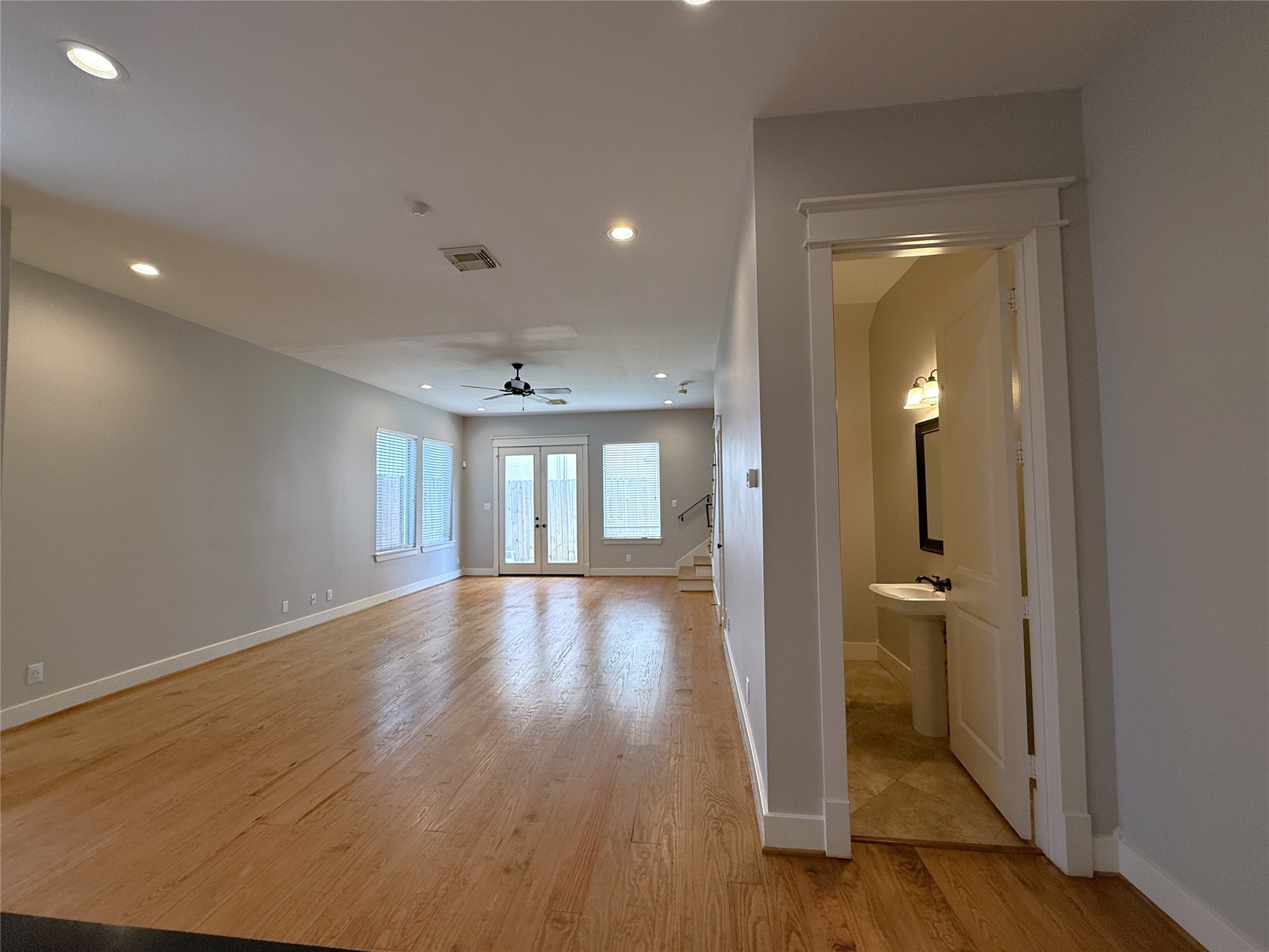 5237 Center Street Houston, TX 77007 - Photo 5 of 27 an empty room with wooden floor and a window