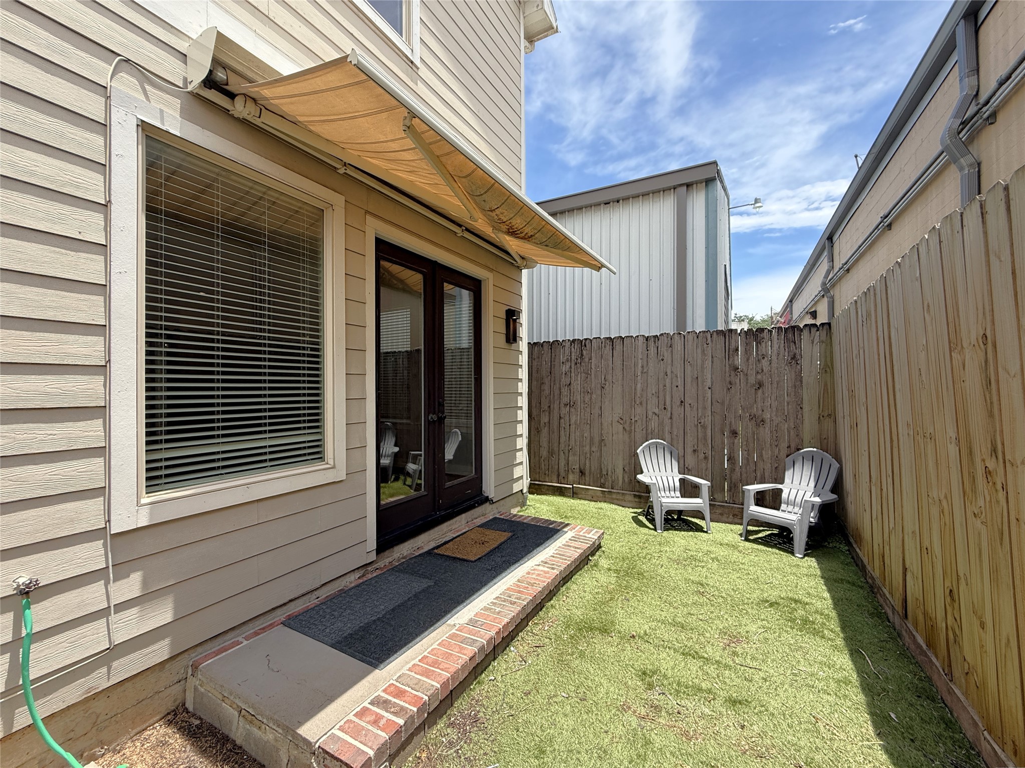 5237 Center Street Houston, TX 77007 - Photo 7 of 27 a backyard of a house with outdoor seating