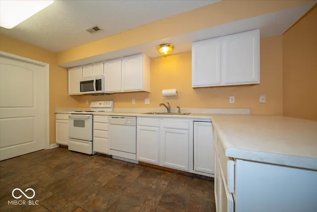 $215,000 | 5424 Cutter Corner Way, Indianapolis, IN 46237