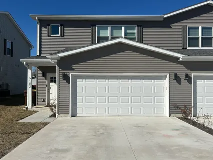 $2,300 | 1412 8th Street, Harvard, IL 60033