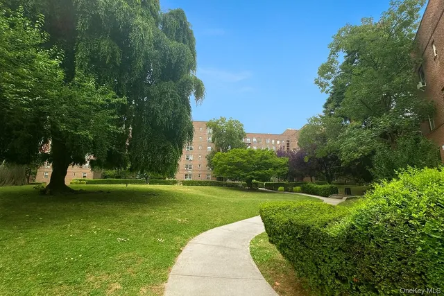 $359,000 | 147-37 38th Avenue, Unit C61 | Murray Hill - Flushing