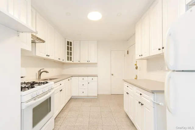 $359,000 | 147-37 38th Avenue, Unit C61 | Murray Hill - Flushing