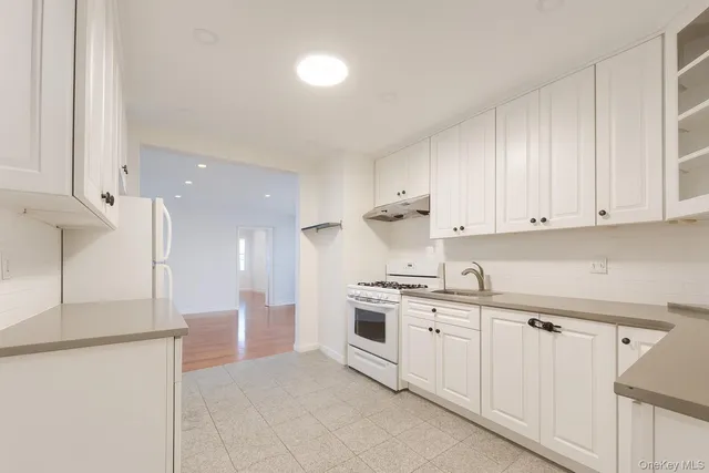 $359,000 | 147-37 38th Avenue, Unit C61 | Murray Hill - Flushing