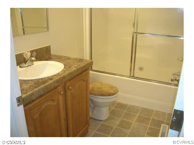 2671 Robertsons Road Blackstone, VA 23824 - Photo 11 of 12 View - Full Bath in Hall way