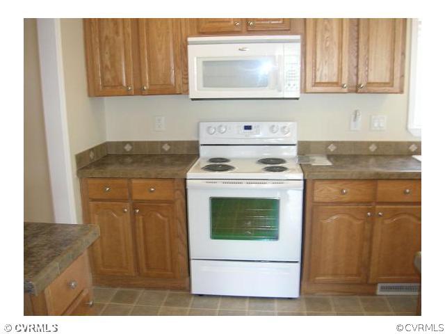 2671 Robertsons Road Blackstone, VA 23824 - Photo 12 of 12 Kitchen - New stove in kitchen