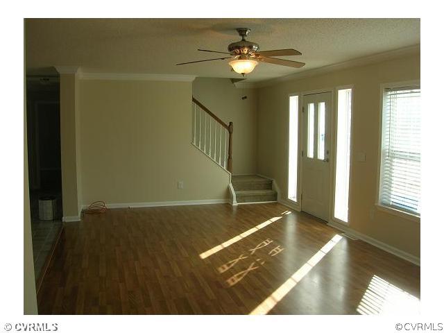 2671 Robertsons Road Blackstone, VA 23824 - Photo 5 of 12 Living Room