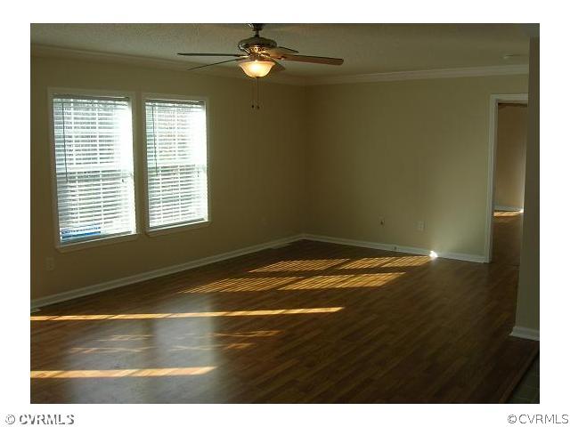 2671 Robertsons Road Blackstone, VA 23824 - Photo 6 of 12 Living Room