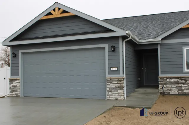 $388,500 | 813 South 6th Avenue, Mills, WY 82644