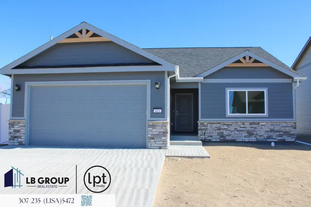 $388,500 | 813 South 6th Avenue, Mills, WY 82644
