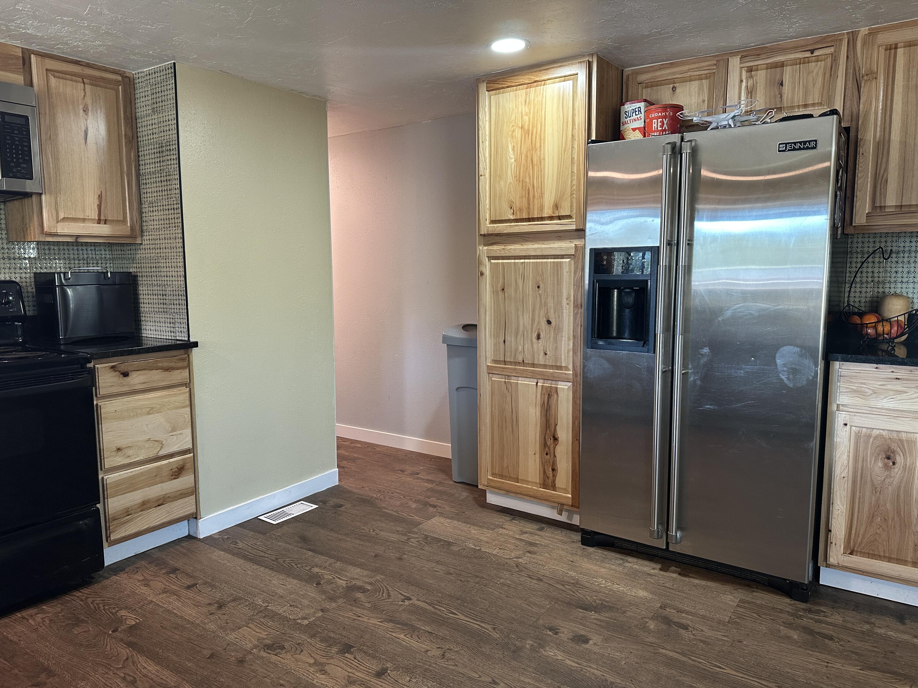 136010 Highway 97 Crescent, OR 97733 - Photo 13 of 55 Kitchen