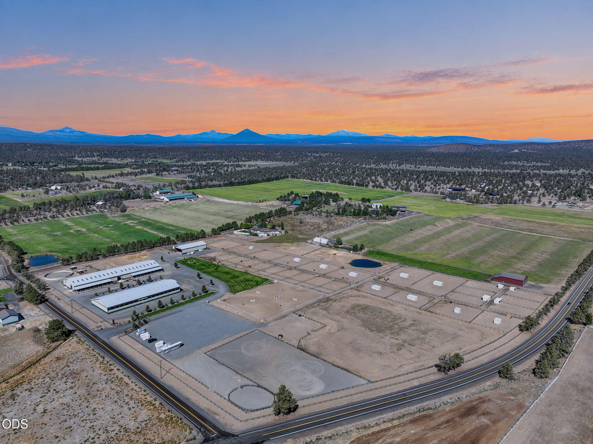 66150 Barr Road Bend, OR 97703 - Photo 4 of 46 Gallery Image 4