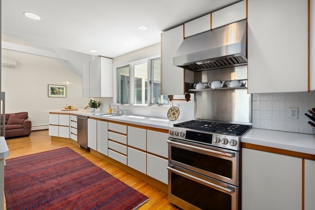 107 Louise Road Belmont, MA 02478 - Photo 8 of 26