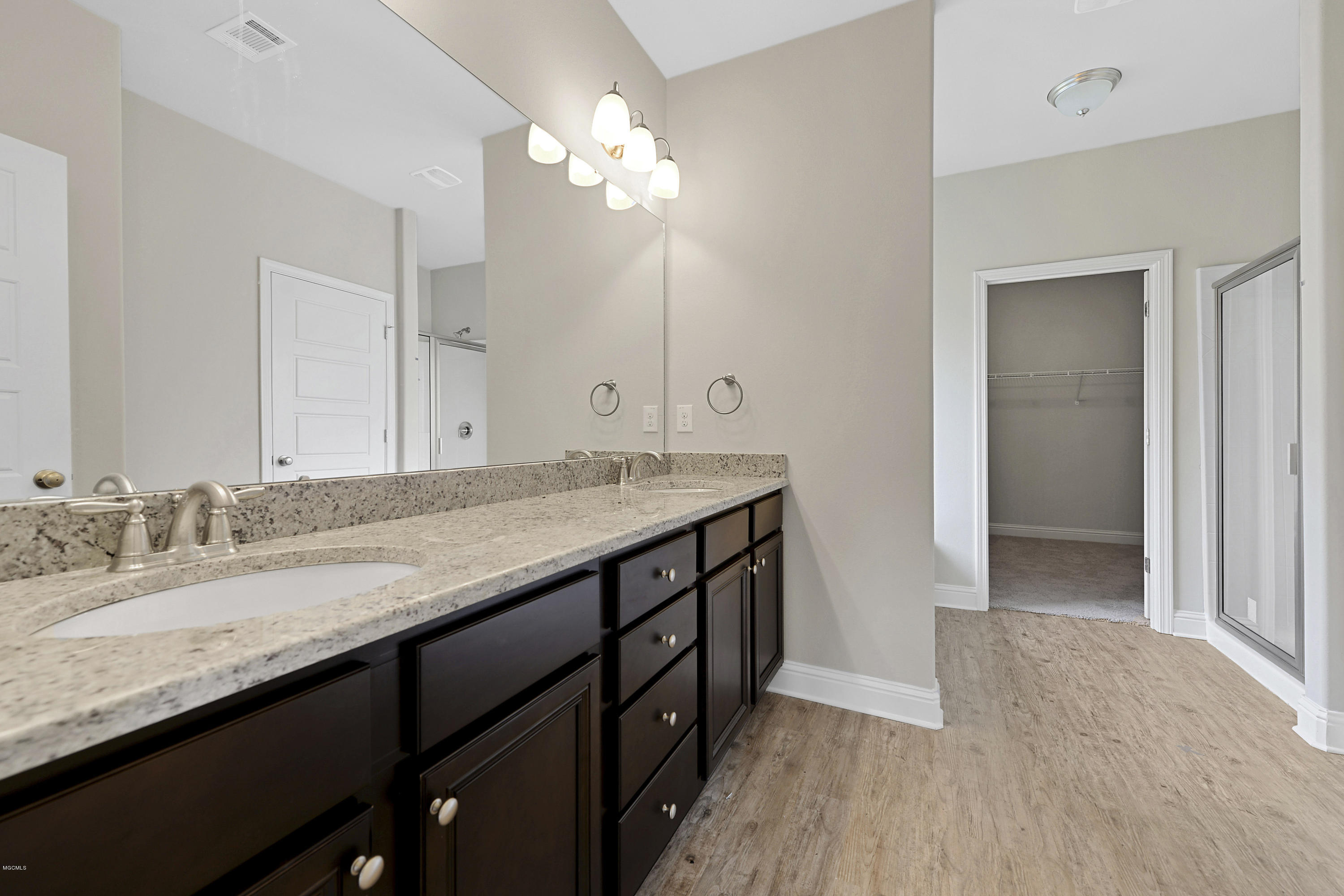 6681 Sugarcane Circle Ocean Springs, MS 39564 - Photo 18 of 29 Master Bathroom